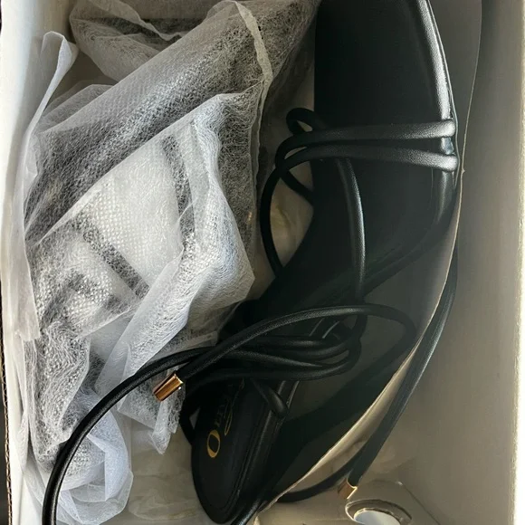 Olivia Jaymes Danna Black Strappy Square-Toe Heels - Picture 4 of 5